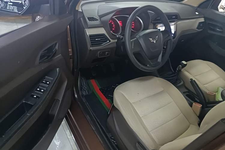 Used Wuling Hongguang 2019 1.5L S Standard Version China VI LAR Driver Seat