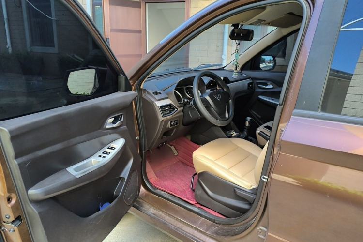 Used Wuling Hongguang 2019 1.5L S Comfort Edition China VI LAR Driver Seat