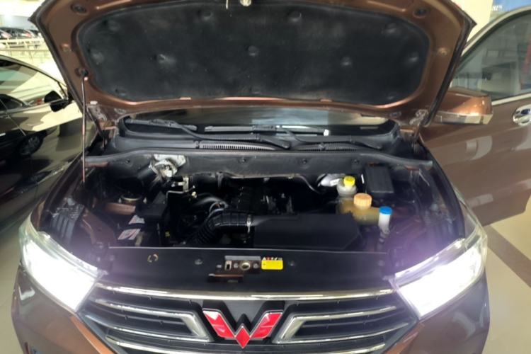 Used Wuling Hongguang 2019 1.5L S Comfort Edition China VI LAR Engine Bay