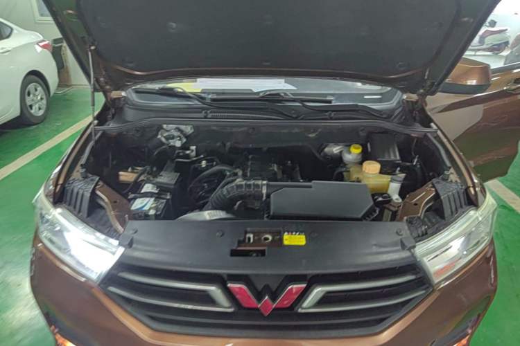 Used Wuling Hongguang 2019 1.5L S Comfort Edition China VI LAR Engine Bay