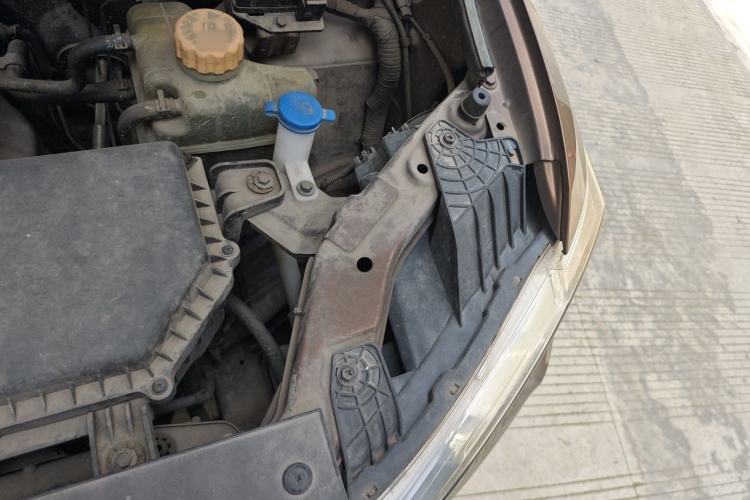 Used Wuling Hongguang 2019 1.5L S Basic Version China VI Standard LAR Engine Bay Left
