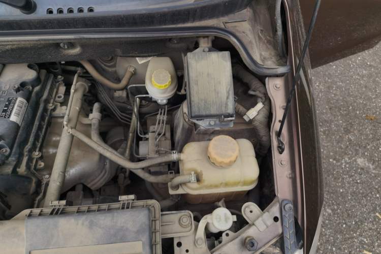 Used Wuling Hongguang 2019 1.5L S Base Version L2B Engine Bay Left