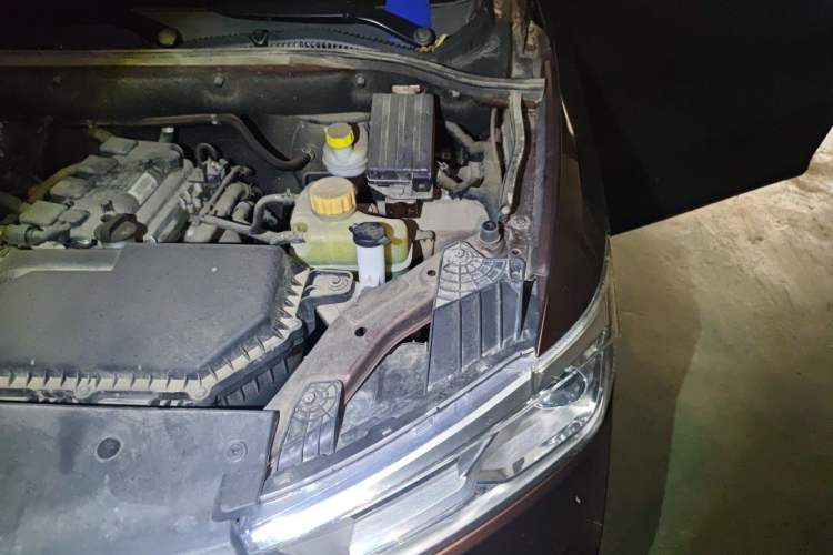 Used Wuling Hongguang 2019 1.5L S Standard Version China VI LAR Engine Bay Left