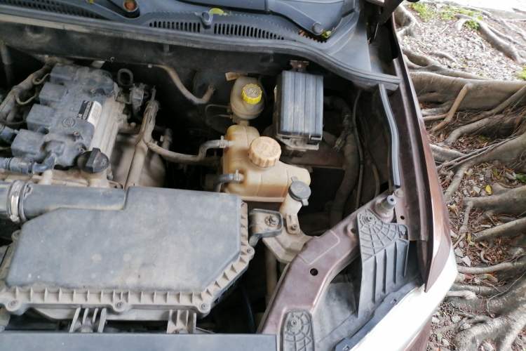 Used Wuling Hongguang 2019 1.5L S Comfort Edition China VI LAR Engine Bay Left
