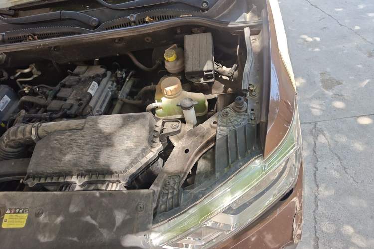 Used Wuling Hongguang 2019 1.5L S Basic Version China VI Standard LAR Engine Bay Left