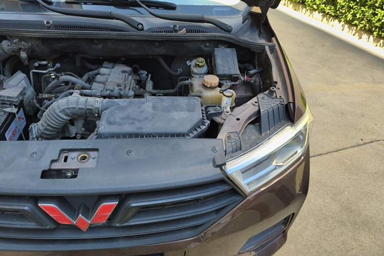 Used Wuling Hongguang 2019 1.5L S Comfort Edition China VI LAR Engine Bay Left