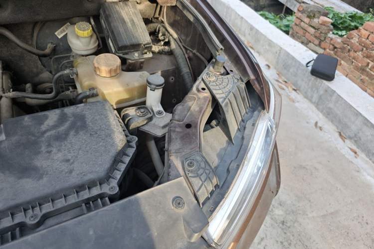Used Wuling Hongguang 2019 1.5L S Base Version L2B Engine Bay Left