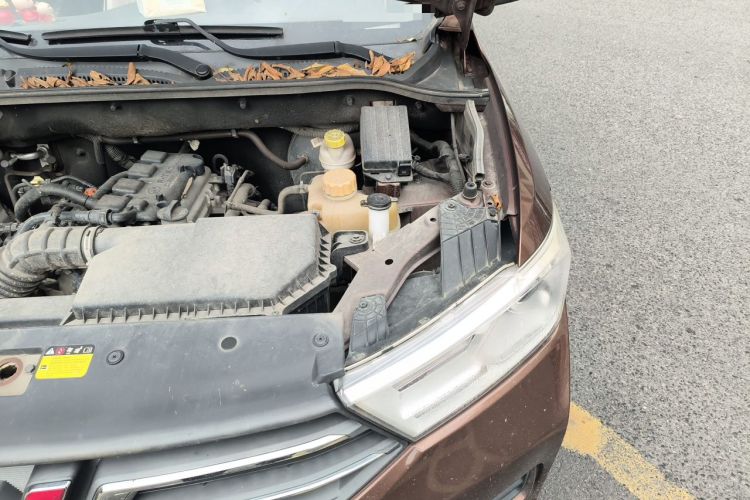 Used Wuling Hongguang 2019 1.5L S Comfort Edition China VI LAR Engine Bay Left