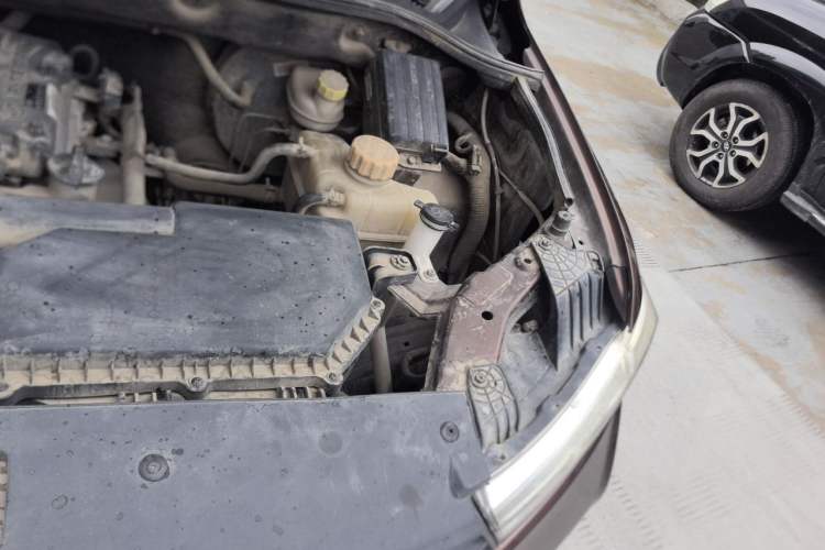 Used Wuling Hongguang 2019 1.5L S Comfort Edition China VI LAR Engine Bay Left
