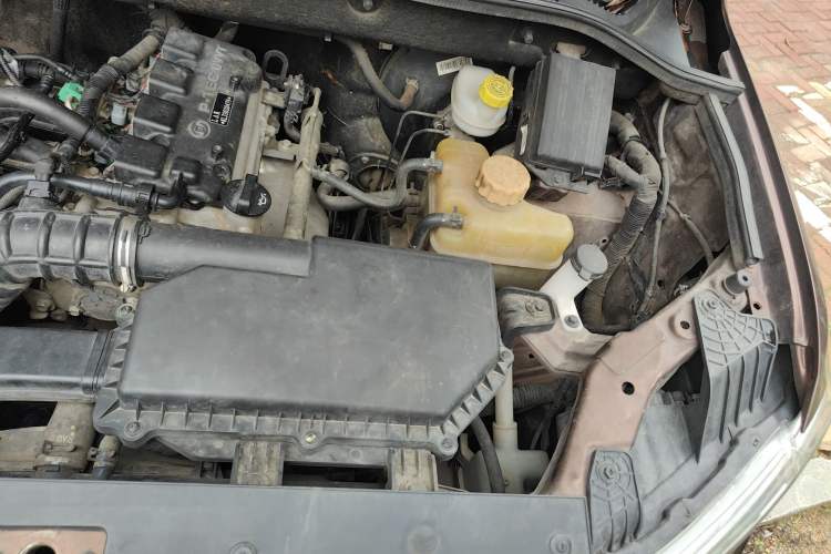 Used Wuling Hongguang 2019 1.5L S Standard Version China VI LAR Engine Bay Left