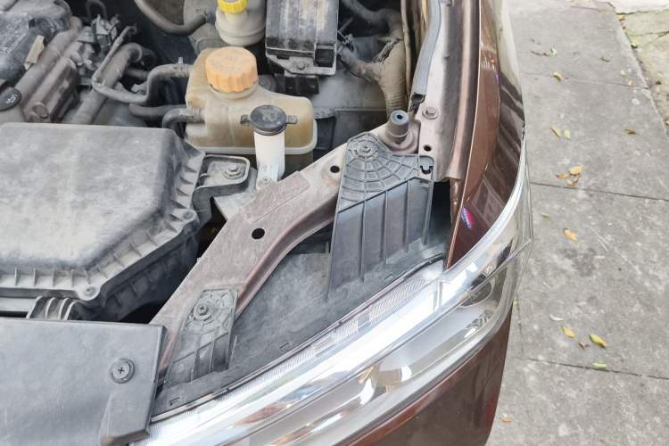 Used Wuling Hongguang 2019 1.5L S Comfort Edition China VI LAR Engine Bay Left