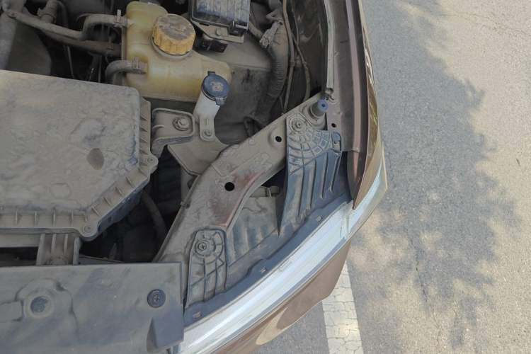 Used Wuling Hongguang 2019 1.5L S Comfort Edition China VI LAR Engine Bay Left