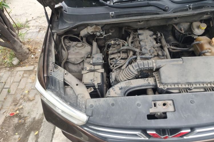 Used Wuling Hongguang 2019 1.5L S Comfort Edition China VI LAR Engine Bay Right