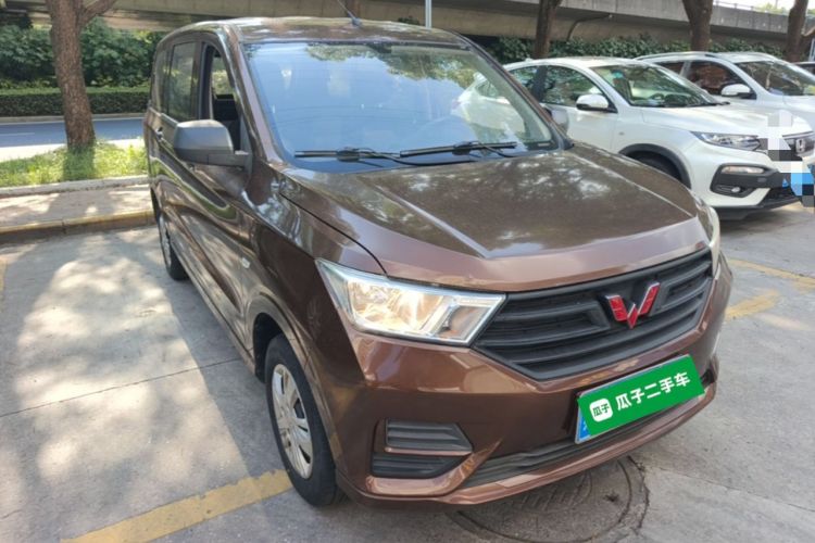 Used Wuling Hongguang 2019 1.5L S Basic Version China VI Standard LAR Front Right 45 Deg