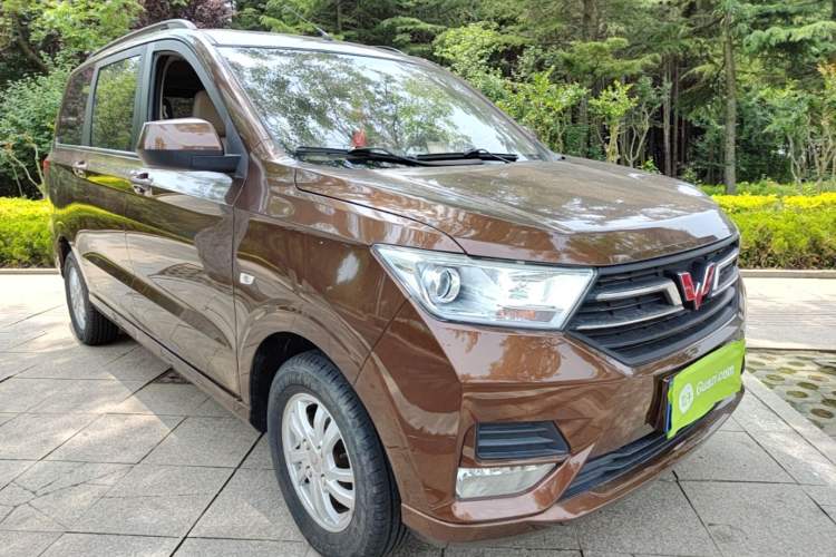 Used Wuling Hongguang 2019 1.5L S Comfort Edition China VI LAR Front Right 45 Deg