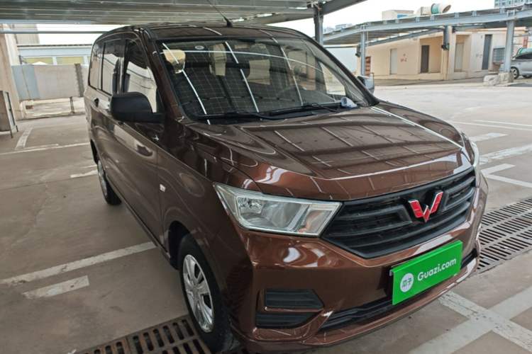 Used Wuling Hongguang 2019 1.5L S Basic Version China VI Standard LAR Front Right 45 Deg
