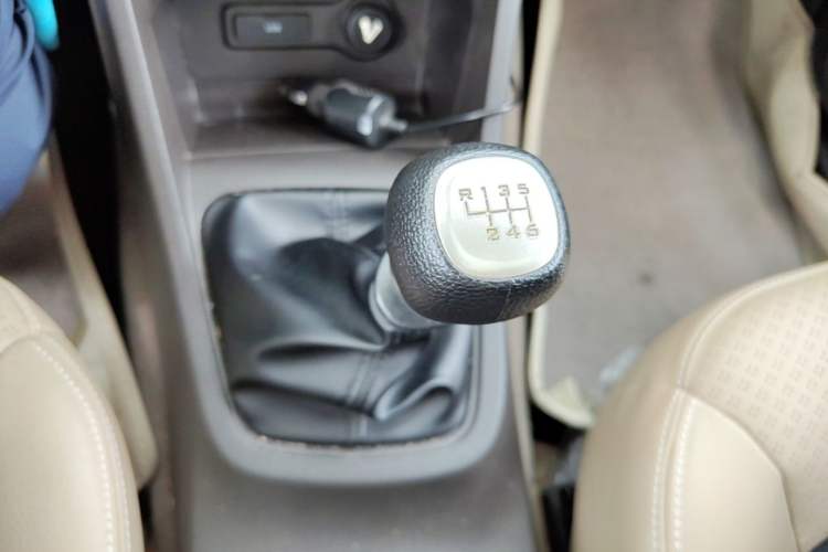 Used Wuling Hongguang 2019 1.5L S Comfort Edition China VI LAR Gear Lever