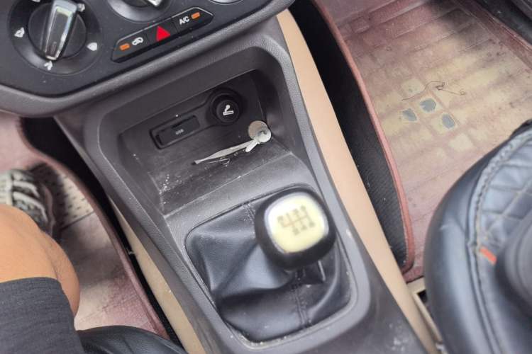 Used Wuling Hongguang 2019 1.5L S Comfort Edition China VI LAR Gear Lever