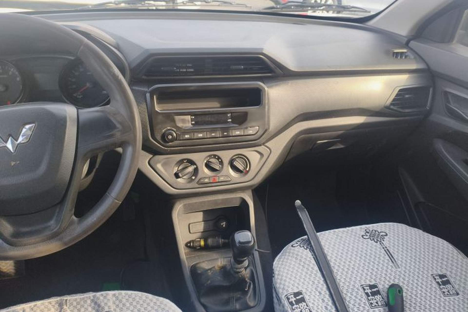 Used Wuling Hongguang 2019 1.5L S Basic Version China VI Standard LAR Gear Lever