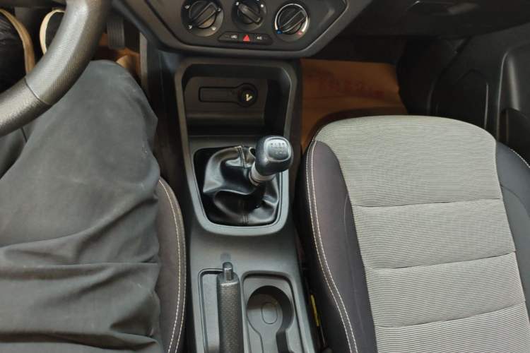 Used Wuling Hongguang 2019 1.5L S Basic Version China VI Standard LAR Gear Lever