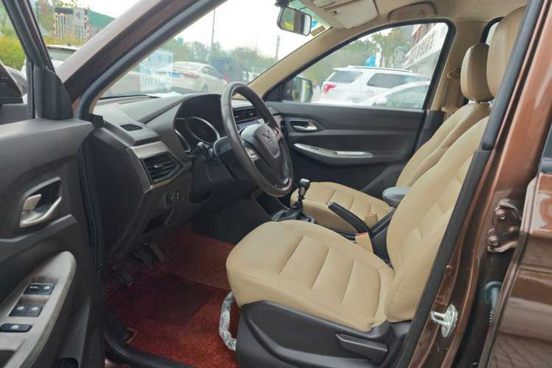 Used Wuling Hongguang 2019 1.5L S Comfort Edition China VI LAR Interior 1