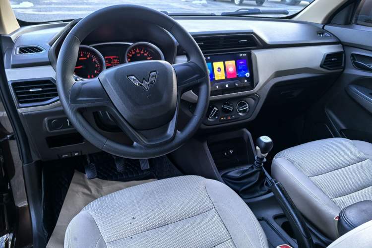 Used Wuling Hongguang 2019 1.5L S Standard Version China VI LAR Interior 1