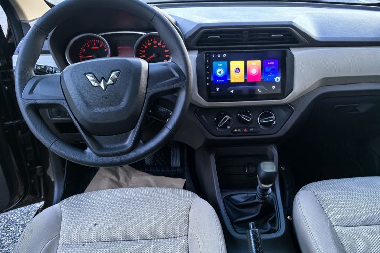 Used Wuling Hongguang 2019 1.5L S Standard Version China VI LAR Interior 3