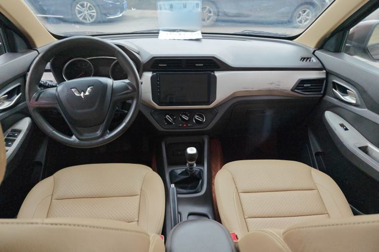 Used Wuling Hongguang 2019 1.5L S Comfort Edition China VI LAR Interior 3