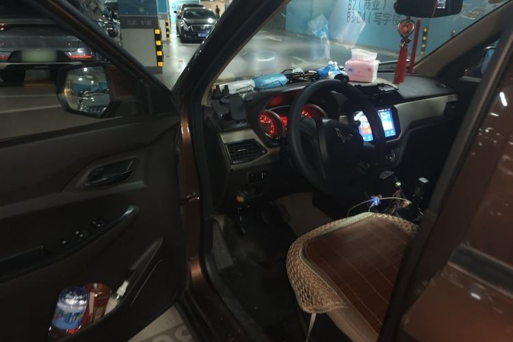 Used Wuling Hongguang 2019 1.5L S Standard Version China VI LAR Interior 3