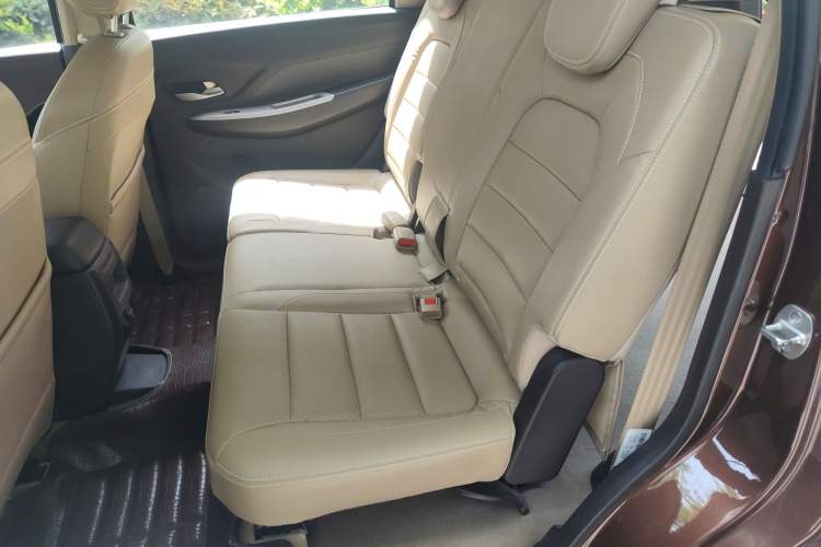 Used Wuling Hongguang 2019 1.5L S Comfort Edition China VI LAR Interior 4