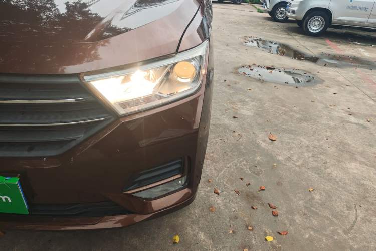 Used Wuling Hongguang 2019 1.5L S Comfort Edition China VI LAR Left Front Headlight