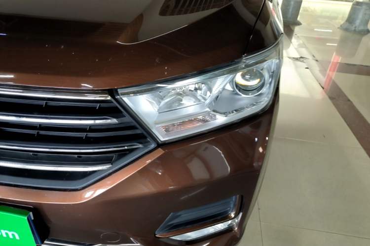 Used Wuling Hongguang 2019 1.5L S Comfort Edition China VI LAR Left Front Headlight