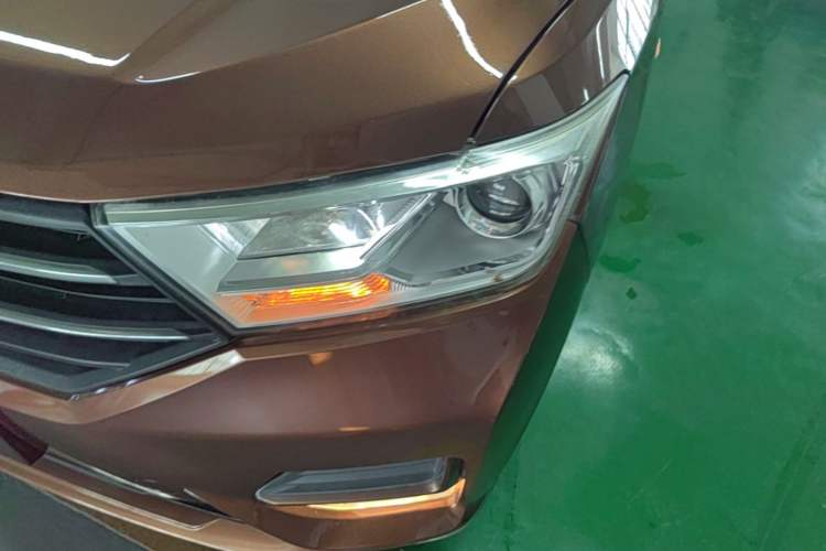 Used Wuling Hongguang 2019 1.5L S Comfort Edition China VI LAR Left Front Headlight