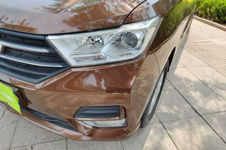 Used Wuling Hongguang 2019 1.5L S Comfort Edition China VI LAR Left Front Headlight