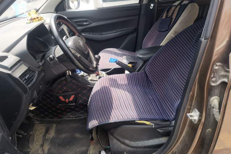 Used Wuling Hongguang 2019 1.5L S Basic Version China VI Standard LAR Left Front Seat
