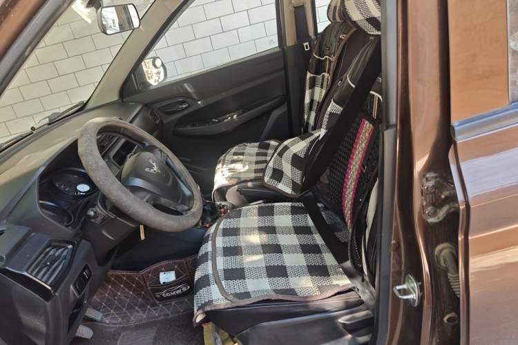 Used Wuling Hongguang 2019 1.5L S Basic Version China VI Standard LAR Left Front Seat