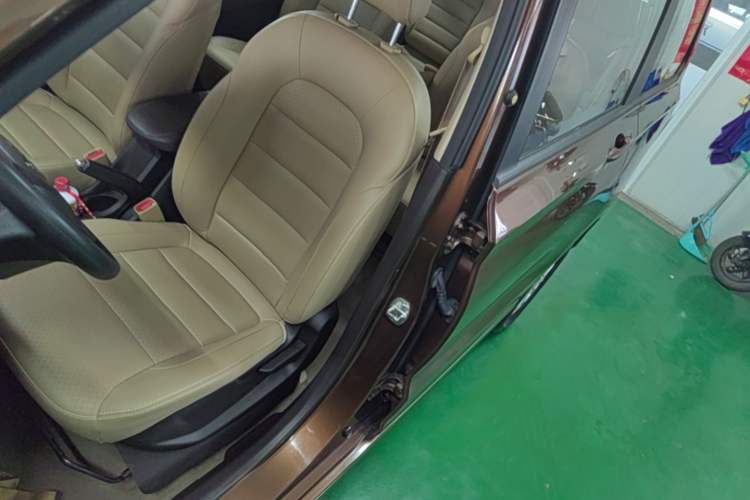 Used Wuling Hongguang 2019 1.5L S Comfort Edition China VI LAR Left Front Seat