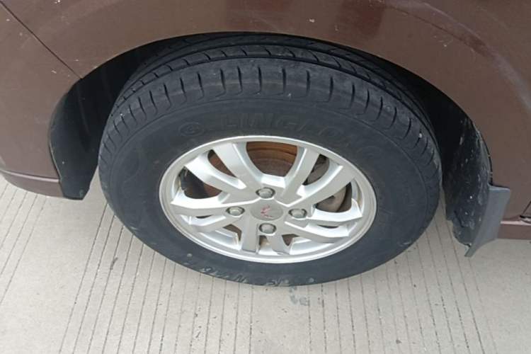 Used Wuling Hongguang 2019 1.5L S Standard Version China VI LAR Left Front Wheel Hub