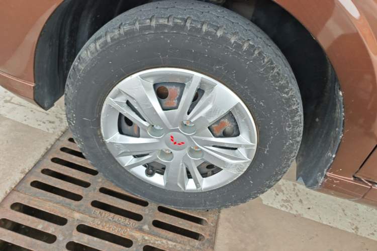 Used Wuling Hongguang 2019 1.5L S Basic Version China VI Standard LAR Left Front Wheel Hub