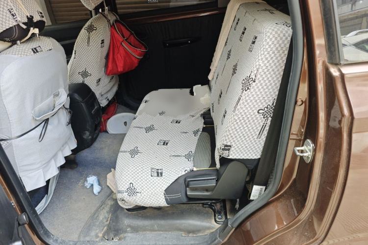 Used Wuling Hongguang 2019 1.5L S Basic Version China VI Standard LAR Left Rear Seat