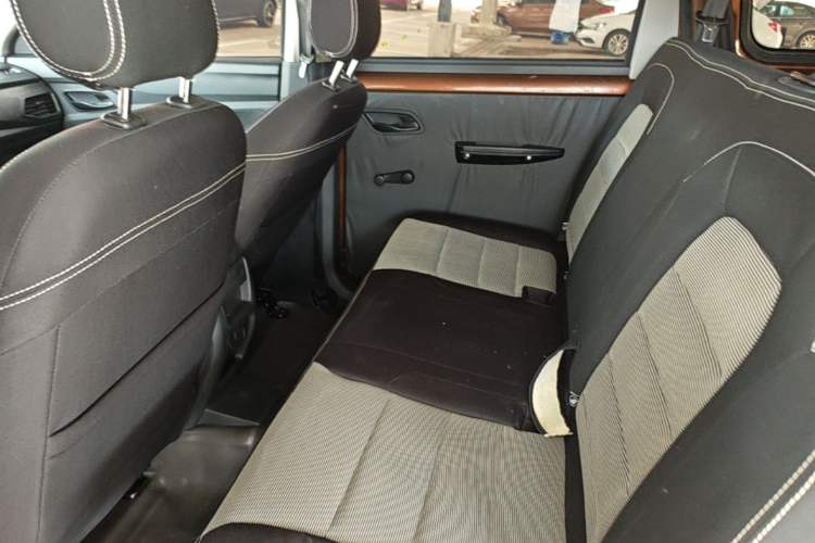 Used Wuling Hongguang 2019 1.5L S Basic Version China VI Standard LAR Left Rear Seat