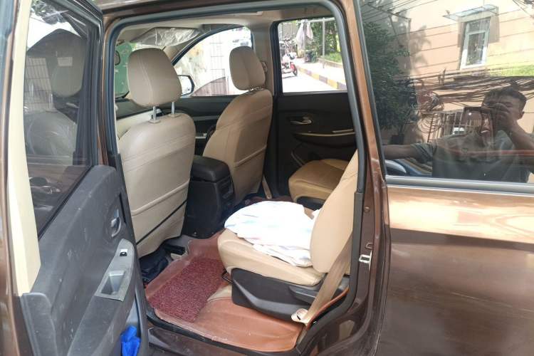 Used Wuling Hongguang 2019 1.5L S Comfort Edition China VI LAR Left Rear Seat