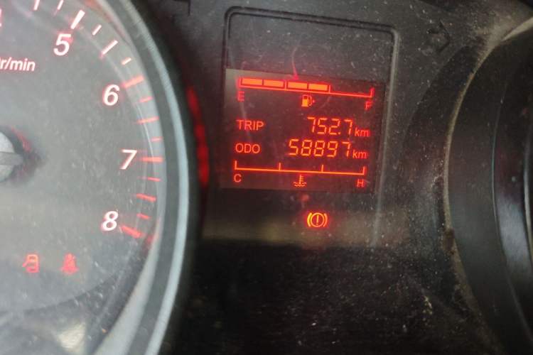 Used Wuling Hongguang 2019 1.5L S Basic Version China VI Standard LAR Odometer Close Up