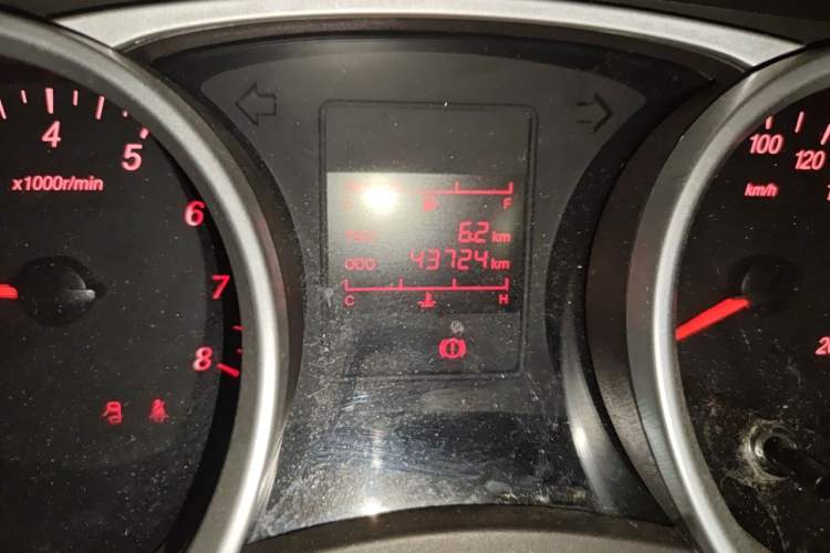 Used Wuling Hongguang 2019 1.5L S Standard Version China VI LAR Odometer Close Up