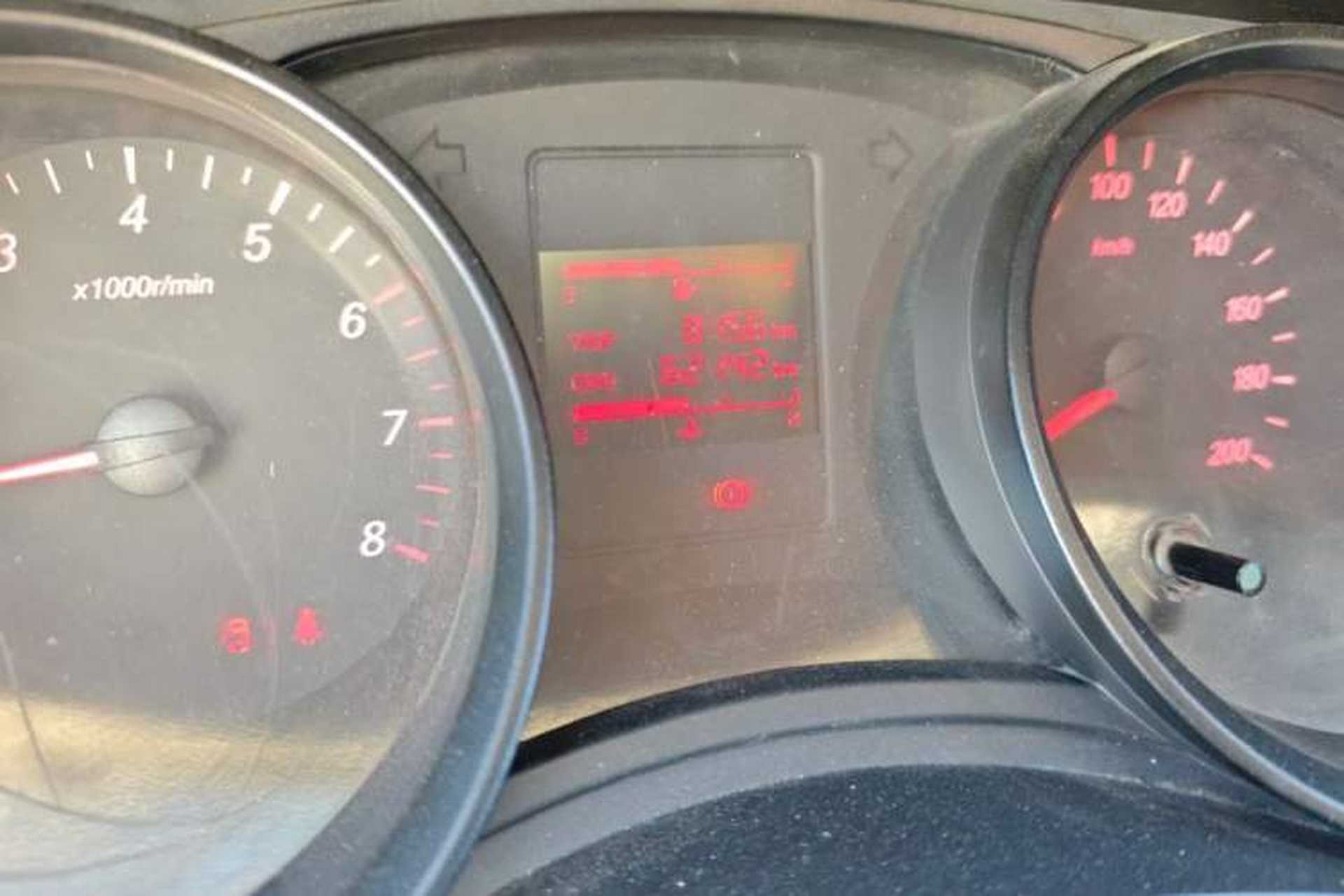 Used Wuling Hongguang 2019 1.5L S Basic Version China VI Standard LAR Odometer Close Up