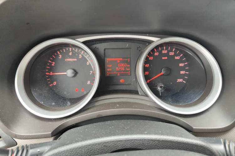 Used Wuling Hongguang 2019 1.5L S Standard Version China VI LAR Odometer Close Up