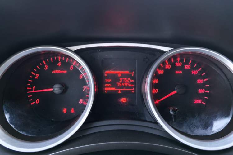 Used Wuling Hongguang 2019 1.5L S Standard Version China VI LAR Odometer Close Up