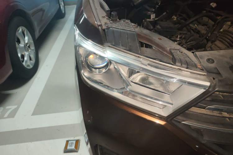 Used Wuling Hongguang 2019 1.5L S Standard Version China VI LAR Right Front Headlight