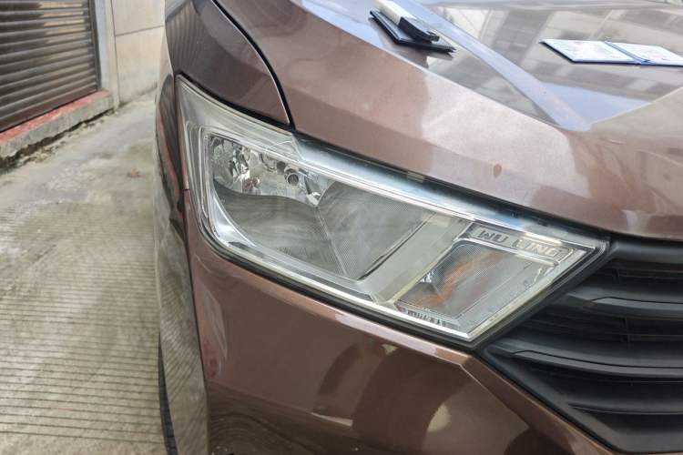 Used Wuling Hongguang 2019 1.5L S Basic Version China VI Standard LAR Right Front Headlight