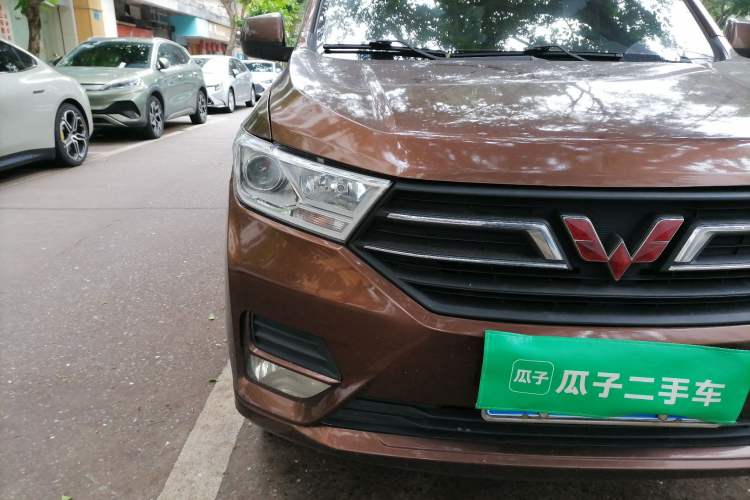 Used Wuling Hongguang 2019 1.5L S Comfort Edition China VI LAR Right Front Headlight